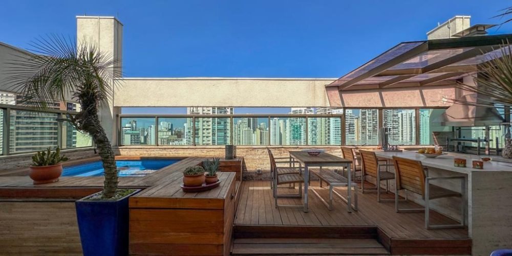 ÁREA GOURMET COM PISCINA